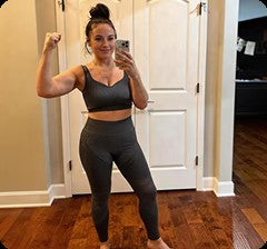 Customer Chloe D. wearing ELVÉRA
