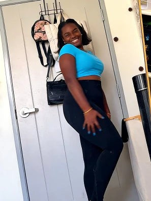 Customer mirror selfie in ELVÉRA